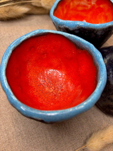 Coupelles rouge-noir-bleu
