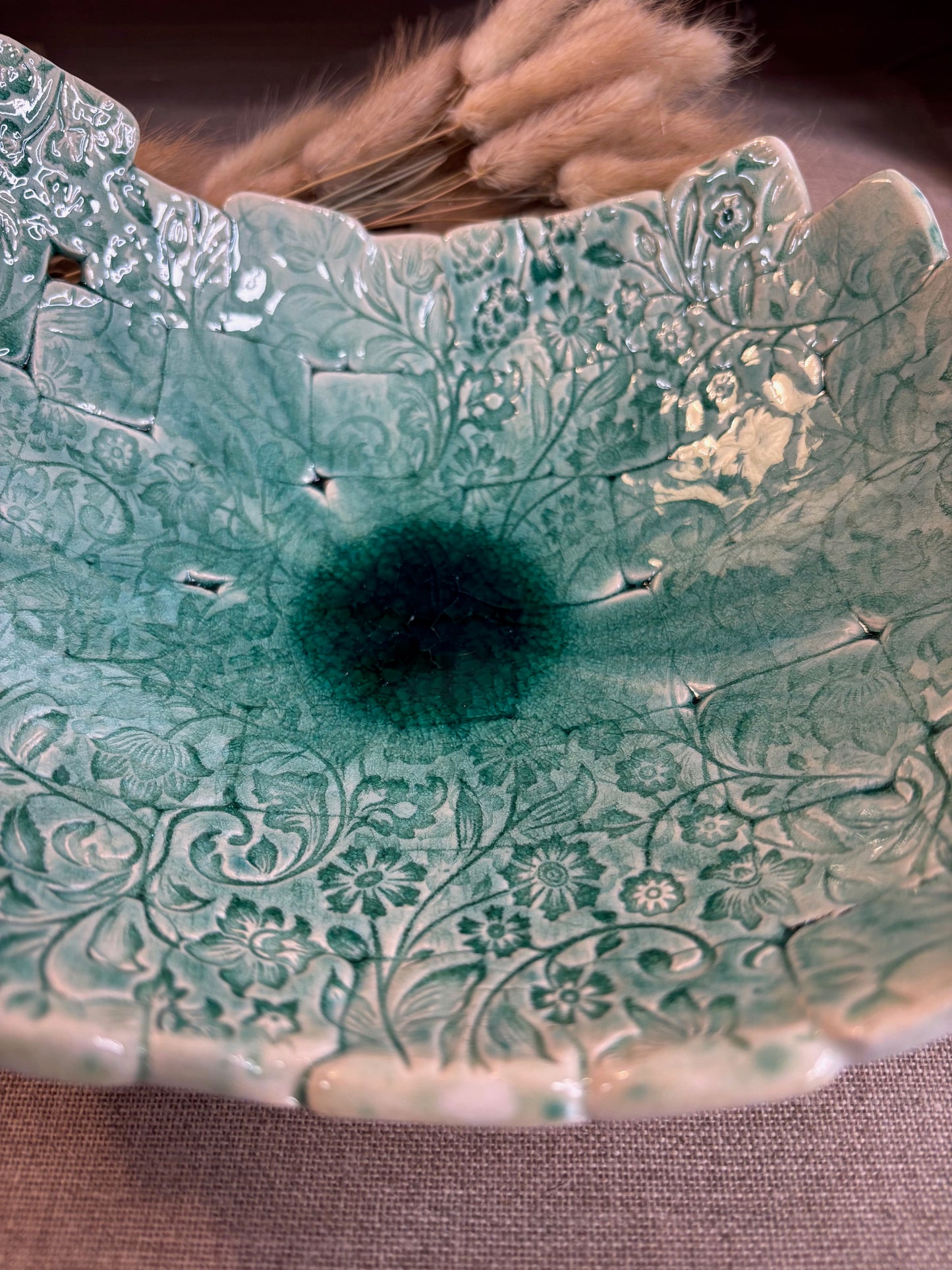 Plat creux en faïence turquoise