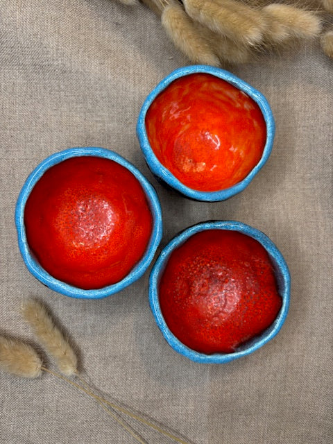 Coupelles rouge-noir-bleu