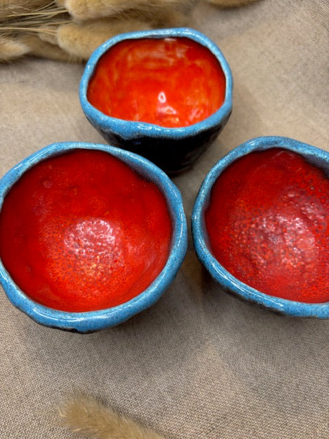 Coupelles rouge-noir-bleu