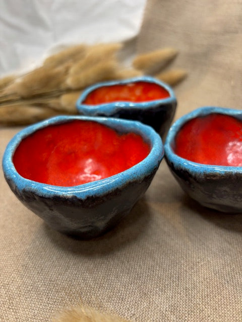 Coupelles rouge-noir-bleu