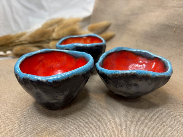 Coupelles rouge-noir-bleu