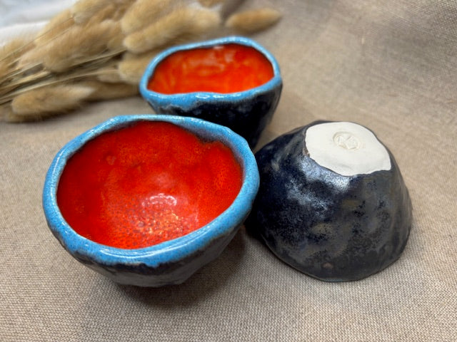 Coupelles rouge-noir-bleu