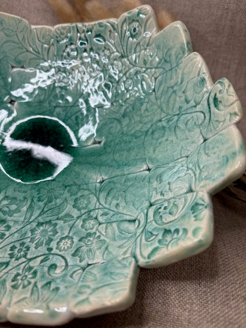 Plat creux en faïence turquoise