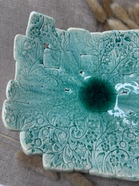 Plat creux en faïence turquoise