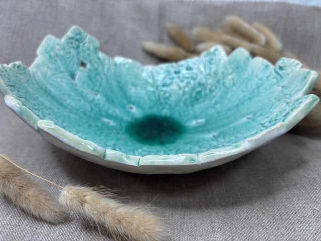 Plat creux en faïence turquoise