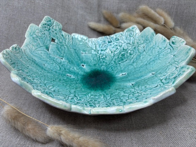 Plat creux en faïence turquoise