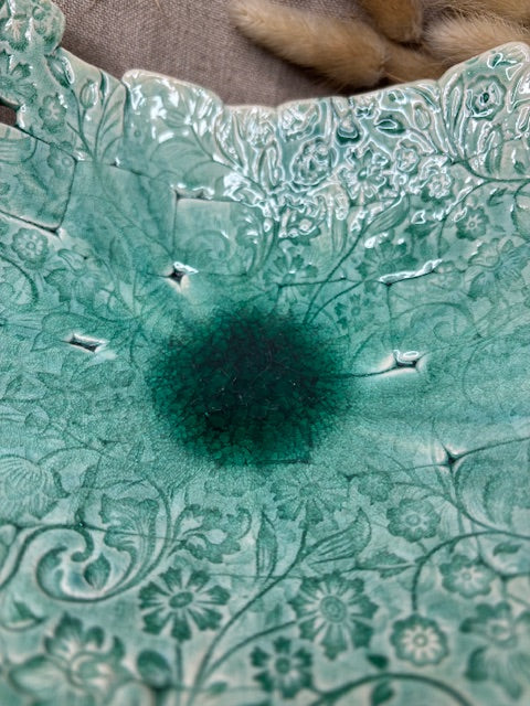 Plat creux en faïence turquoise